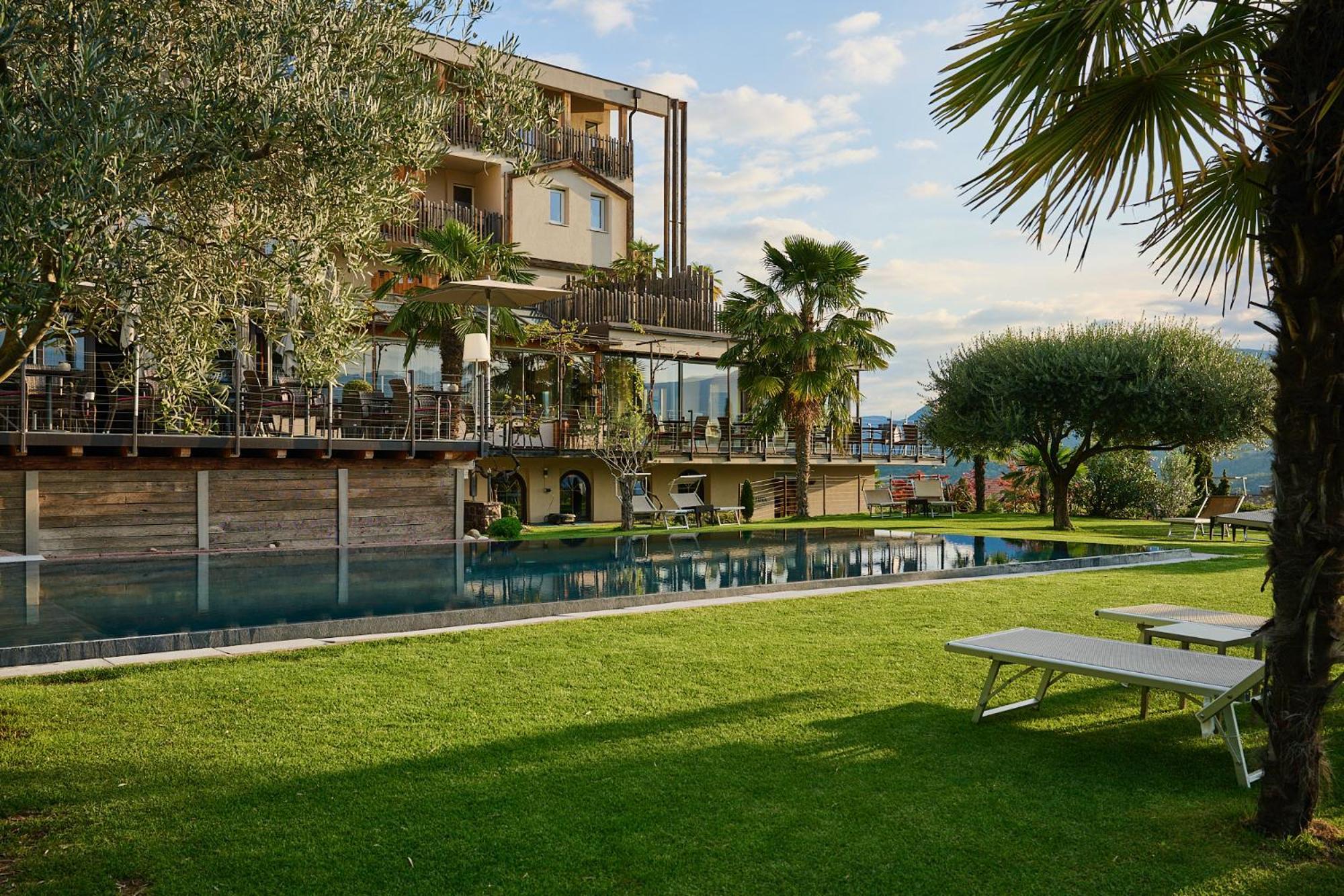 Das Panorama Designhotel Caldaro Exterior photo